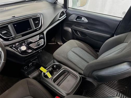 Bright White Clearcoat 2020 Chrysler Pacifica Touring