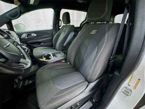 Bright White Clearcoat 2020 Chrysler Pacifica Touring