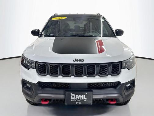 Bright White Clearcoat 2025 Jeep Compass Trailhawk