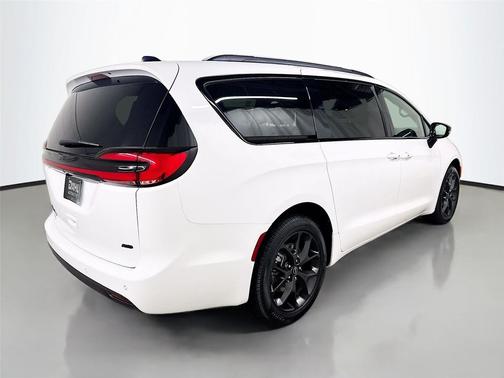2026 Chrysler Pacifica L