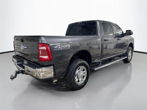 2022 RAM 2500 Tradesman Crew Cab 4x4 6'4' Box