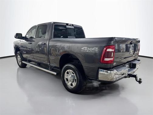 2022 RAM 2500 Tradesman Crew Cab 4x4 6'4' Box