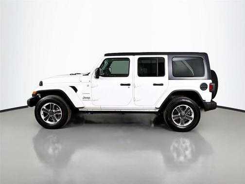 Bright White Clearcoat 2023 Jeep Wrangler 4-Door Sahara 4x4