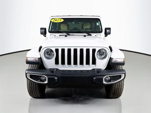 Bright White Clearcoat 2023 Jeep Wrangler 4-Door Sahara 4x4