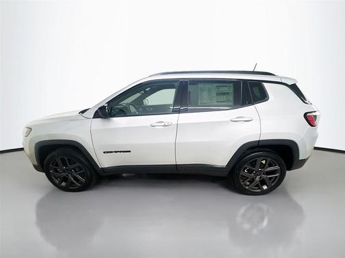 Silver Zynith Metallic Clearcoat 2026 Jeep Compass Latitude
