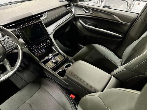 2026 Jeep Grand Cherokee Altitude