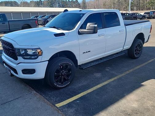 Bright White Clearcoat 2024 RAM 2500 Big Horn Crew Cab 4x4 6'4' Box