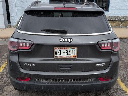 Granite Crystal Metallic Clearcoat 2018 Jeep Compass Latitude