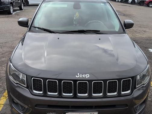 Granite Crystal Metallic Clearcoat 2018 Jeep Compass Latitude