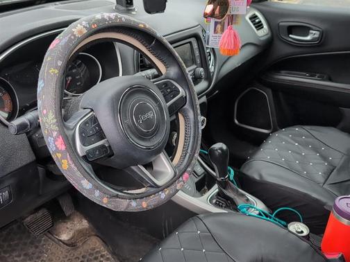 Granite Crystal Metallic Clearcoat 2018 Jeep Compass Latitude