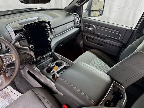 Ceramic Gray Clearcoat 2026 RAM 2500 Big Horn Crew Cab 4x4 6'4' Box