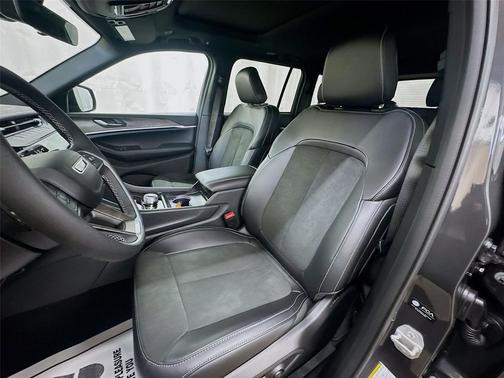 Baltic Gray Metallic Clearcoat 2026 Jeep Grand Cherokee Altitude