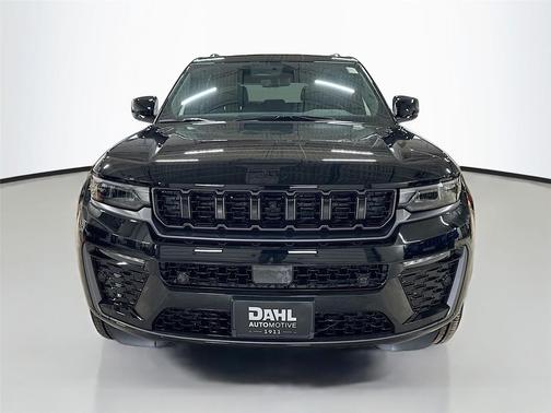 Diamond Black Crystal Pearlcoat 2026 Jeep Grand Cherokee Limited