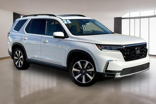 Platinum White Pearl 2025 Honda Pilot Touring 8-Passenger