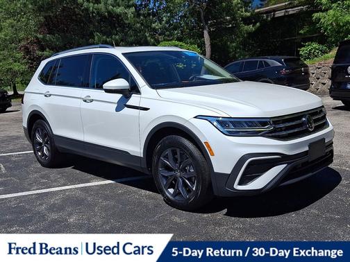 Opal White Pearl Effect 2023 Volkswagen Tiguan 2.0T SE