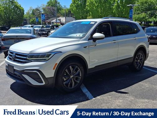 Opal White Pearl Effect 2023 Volkswagen Tiguan 2.0T SE