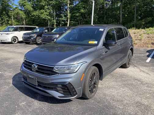 2022 Volkswagen Tiguan 2.0T SE R-Line Black
