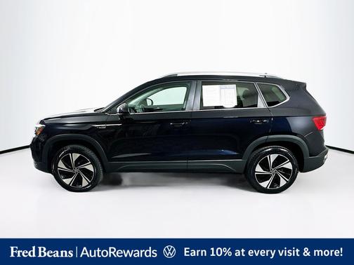 Deep Black Pearl Effect 2023 Volkswagen Taos 1.5T SE