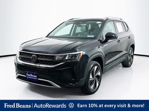 Deep Black Pearl Effect 2023 Volkswagen Taos 1.5T SE