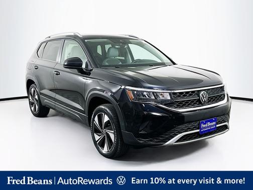Deep Black Pearl Effect 2023 Volkswagen Taos 1.5T SE