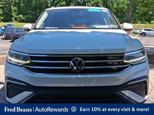 Opal White Pearl Effect 2023 Volkswagen Tiguan 2.0T SE