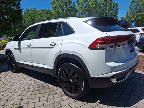 2024 Volkswagen Atlas Cross Sport 2.0T SE w/ Technology