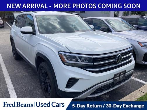 Pure White 2023 Volkswagen Atlas 3.6 SE w/ Technology