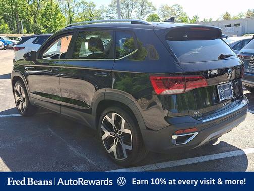 Deep Black Pearl Effect 2023 Volkswagen Taos 1.5T SEL