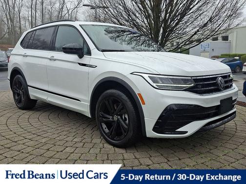 Opal White Pearl Effect 2024 Volkswagen Tiguan 2.0T SE R-Line Black