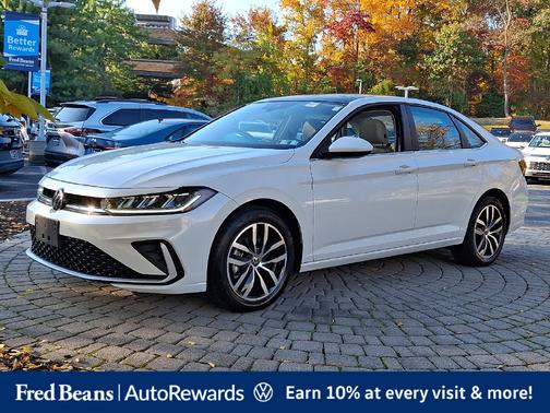 Opal White Pearl Effect 2025 Volkswagen Jetta 1.5T SE