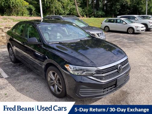 Deep Black Pearl Effect 2022 Volkswagen Jetta 1.5T SE