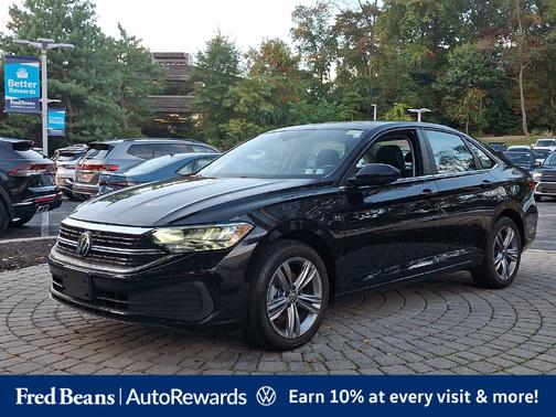 Deep Black Pearl Effect 2022 Volkswagen Jetta 1.5T SE