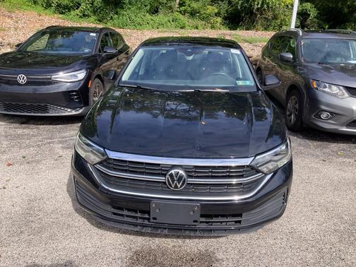 Deep Black Pearl Effect 2022 Volkswagen Jetta 1.5T SE