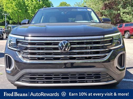 Deep Black Pearl Effect 2024 Volkswagen Atlas 2.0T SE