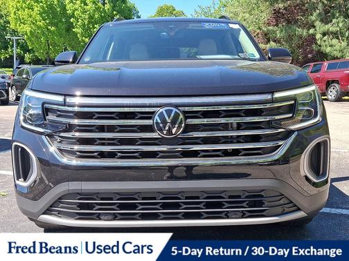 Deep Black Pearl Effect 2024 Volkswagen Atlas 2.0T SE