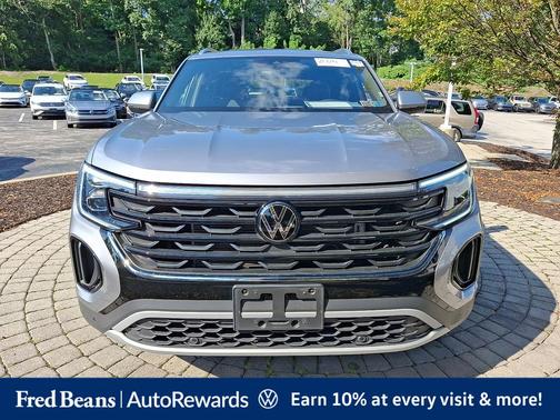Silver Bird Metallic 2024 Volkswagen Atlas Cross Sport 2.0T SE w/ Technology