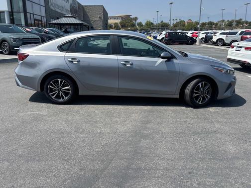 2023 Kia Forte LXS IVT