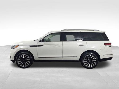 2022 Lincoln Navigator Black Label