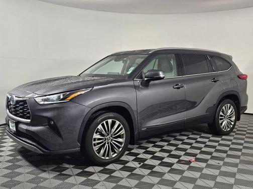 2022 Toyota Highlander Hybrid Platinum