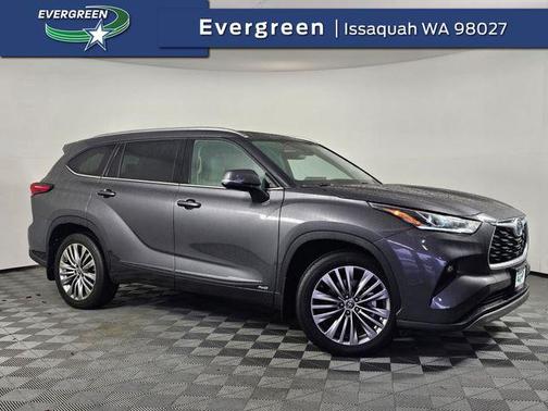 2022 Toyota Highlander Hybrid Platinum