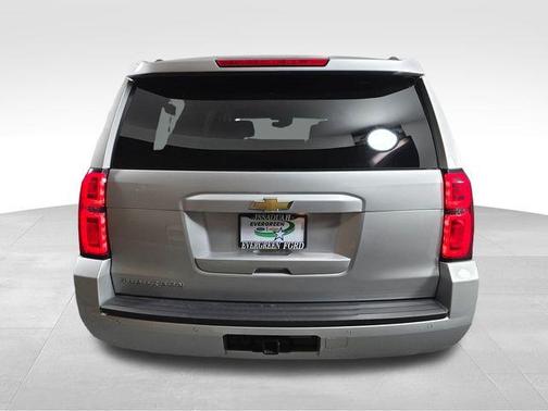 Silver Ice Metallic 2018 Chevrolet Suburban LT