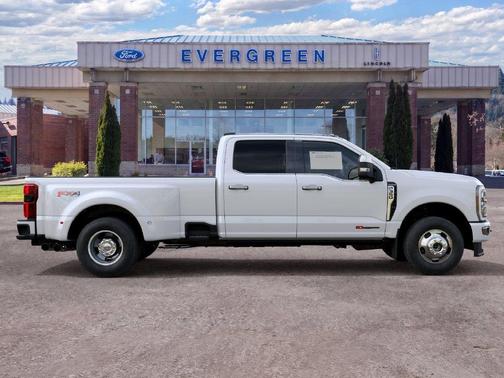 Star White 2027 Ford F-350 Platinum