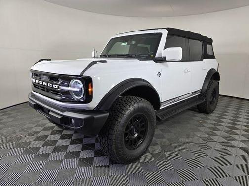 Oxford White 2025 Ford Bronco Outer Banks