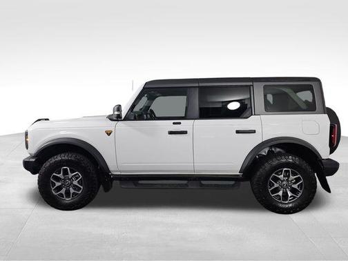 Oxford White 2023 Ford Bronco Badlands
