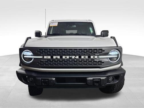 Oxford White 2023 Ford Bronco Badlands