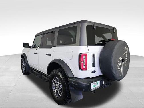 Oxford White 2023 Ford Bronco Badlands