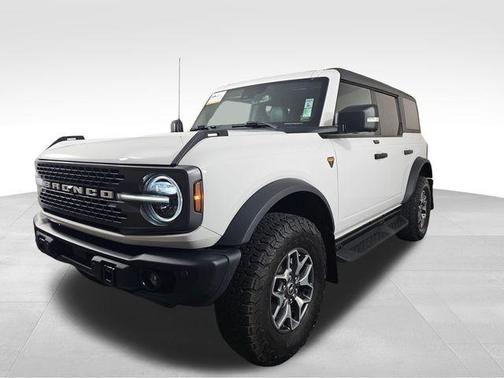 Oxford White 2023 Ford Bronco Badlands