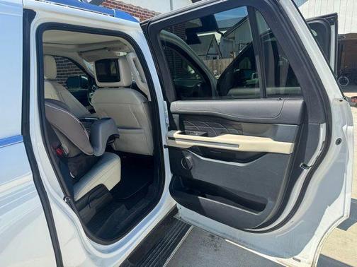 White 2021 Ford Expedition Max Platinum