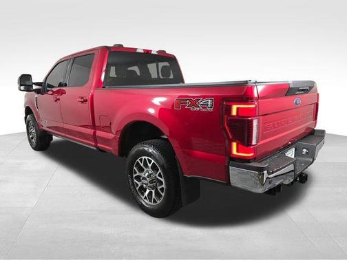 Rapid Red Metallic Tinted Clearcoat 2022 Ford F-350 Lariat Super Duty
