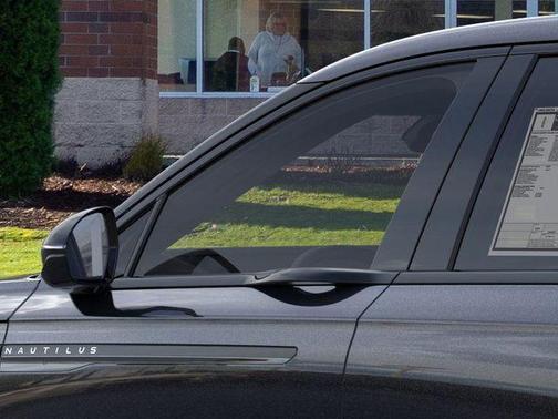 Infinite Black Metallic 2026 Lincoln Nautilus Premiere